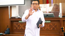 Terdakwa kasus pembunuhan Brigadir Yosua Hutabarat, Ferdy Sambo saat mengikuti sidang lanjutan di PN Jakarta Selatan, Jakarta, Selasa (13/12/2022). Sidang tersebut beragendakan mendengarkan kesaksian tiga orang saksi yakni Richard Eliezer, Ricky Rizal dan Kuat Ma'ruf. Foto: Dery Ridwansah/ JawaPos.comTerdakwa kasus pembunuhan Brigadir Yosua Hutabarat,  Richard Eliezer saat mengikuti sidang lanjutan di PN Jakarta Selatan, Jakarta, Selasa (13/12/2022). Sidang tersebut beragendakan mendengarkan kesaksian tiga orang saksi yakni Richard Eliezer, Ricky Rizal dan Kuat Ma'ruf. Foto: Dery Ridwansah/ JawaPos.com