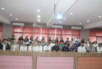 Foto bersama peserta dan narasumber diskusi publik tentang bagaimana cara mengatasi krisis komunikasi di sebuah Perusahaan pada Senin (4/12) di Kampus Universitas Mercu Buana Menteng, Jakarta.