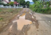 Kondisi jalan mantri zainun yang ditinjau walikota./ foto dok beritamerdeka.net