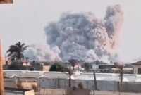 Foto: Israel meledakkan alun-alun pemukiman di kota Rafah/ pada Jumat 21/6/2024).