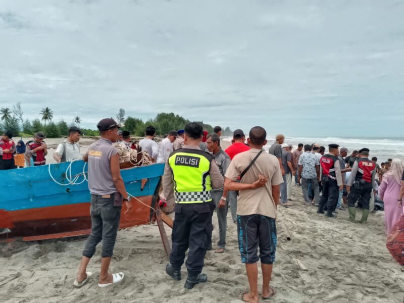 Nelayan Hilang di Aceh Jaya, Tim SAR dan Warga Temukan Perahu Korban/Foto: (metropolis.id)