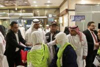 Ilustrasi: Kepala Daerah Kerja Madinah, Ali Machzumi didamping masyaraik dan pihak hotel menyambut kedatangan jemaah haji(Dok: Media Center Haji 2024)
