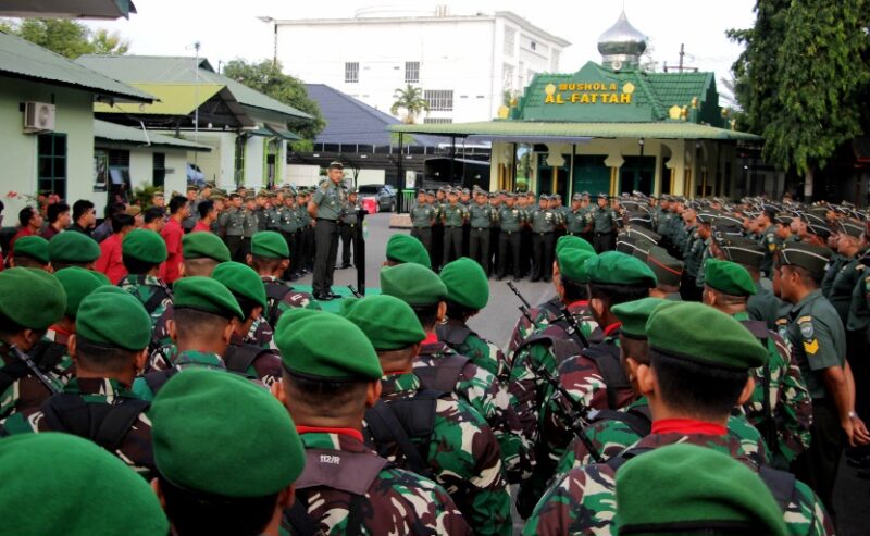 Komandan Kodim (Dandim) 0101/Kota Banda Aceh, Kolonel Czi Widya Wijanarko, S.Sos., M.Tr (Han), memberikan pengarahan/Mercinews