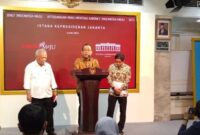 Menteri Sekretaris Negara (Mensesneg) Pratikno saat mengumumkan pengunduran diri Kepala Otorita Ibu Kota Nusantara (OIKN) Bambang Susantono dan Wakil OIKN Dhony Rahajoe di Istana Kepresidenan Jakarta, Senin (3/6/202). (ANTARA/Andi Firdaus)