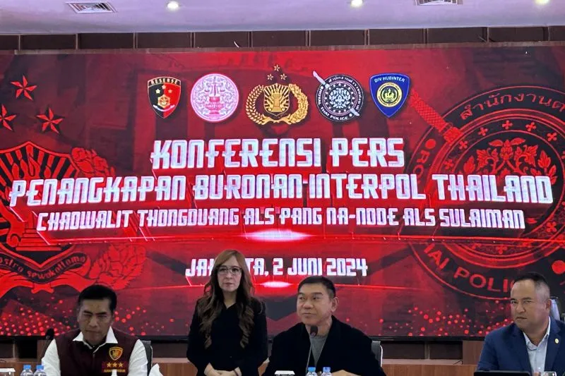 Bareskrim Polri dan Kepolisian Thailand merilis penangkapan buronan nomor 1 Chaowalit Thungduang alias Sia Paeng Nanoo alias Sulaiman, bandar narkoba yang melarikan diri ke Indonesia. Rilis dilaksanakan di Bareskrim Polri, Minggu (2/6/2024). ANTARA/Laily Rahmawaty