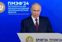 Putin pada rapat pleno Forum Ekonomi Internasional St. Petersburg. Pidatonya disiarkan oleh RBC. pada Jum'at (7/6)