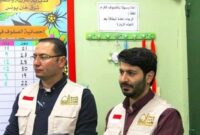 Khalil Abu Mahmoud (kiri) bersama Bilal Bin Mahmoud Anbar, relawan AWG di Jalur Gaza