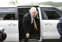 CHUNG SUNG-JUN/GETTY IMAGES
Keterangan gambar,Pendiri WikiLeaks, Julian Assange, telah tiba di Gedung Pengadilan Amerika Serikat (AS) di Saipan, Kepulauan Mariana Utara, 26 Juni 2024.