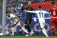 Serbia vs Inggris di babak pertama. (Foto: REUTERS/Kai Pfaffenbach)

