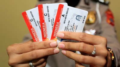 Surat Izin Mengemudi (SIM). (ANTARA FOTO/SYIFA YULINNAS)
