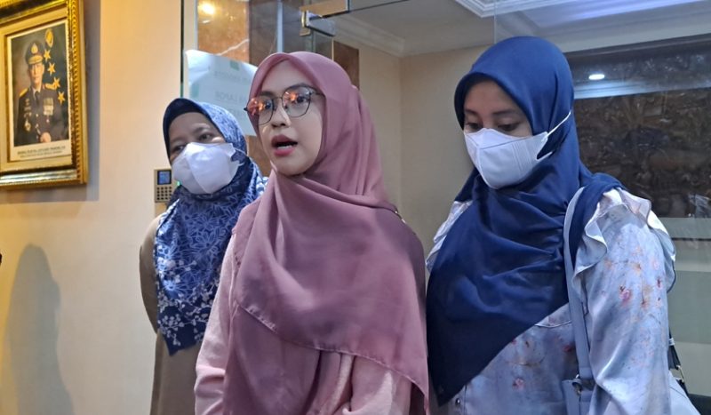 Ria Ricis membuat laporan ke Polda Metro Jaya terkait adanya dugaan pengancaman dan pemerasan, Senin (10/6/2024).