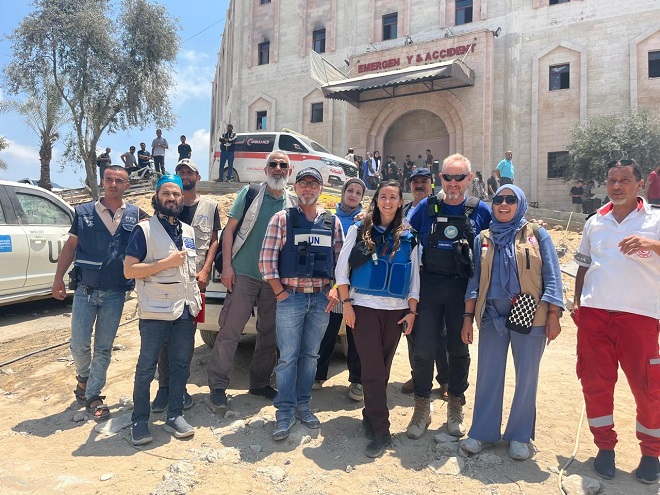 Foto: Relawan Liaison Officer Emergency Medical Team (EMT) dan Perserikatan Bangsa-Bangsa (PBB) pada hari Rabu (24/7), akhirnya dapat mencapai Lokasi Rumah Sakit Indonesia di Bayt Lahiya, Gaza Utara
