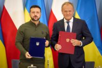 Perdana Menteri Polandia Donald Tusk dan Presiden Ukraina Volodymyr Zelenskyy/ Foto: Zelenskyy Twitter X