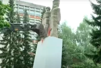 Pihak berwenang di kota Nowogard di barat laut Polandia menghancurkan monumen persaudaraan senjata Soviet dan Polandia