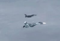 Foto video Tangkap Layar dua  pesawat tempur Typhoon. Su-27 Inggris
