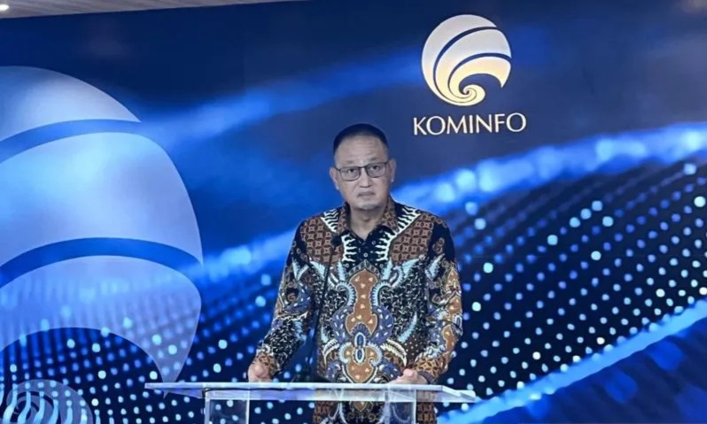 Direktur Jenderal Aplikasi Informatika Kementerian Komunikasi dan Informatika Semuel Abrijani Pangerapan dalam jumpa pers pengunduran dirinya yang digelar di Gedung Kementerian Kominfo, Kamis (4/7/2024) (ANTARA/Fathur Rochman)