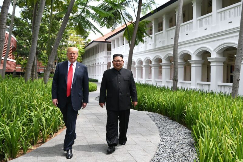 Donald Trump
Mantan Presiden Amerika Serikat dan Kim Jong Un, Pemimpin Korea Utara