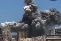 Foto: Rudal Israel menghantam gedung  bertingkat pada 20 Juli 2024.