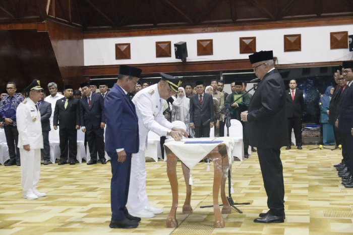 Amrullah Pengambilan Sumpah jabatan sekaligus Pelantikan ini berlangsung di Anjong Mon Mata, Gubernur Aceh, Minggu 14 Juli 2024. pukul 11.00 / (Mercinews/ Pemerintah Aceh Timur)