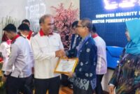 Rektor UBBG, Dr. Hj. Lili Kasmini, S.Si, M.Si, Kamis (25/7/2024). Surat tersebut diserahkan oleh Kepala BSSN/Foto: (Mercinews/ Pemerintah Aceh)