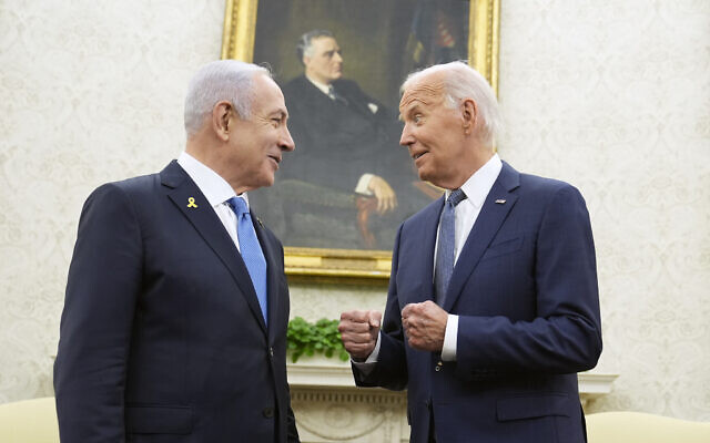 Presiden AS Joe Biden bertemu dengan Perdana Menteri Benjamin Netanyahu di Ruang Oval Gedung Putih di Washington, 25 Juli 2024. (AP Photo/Susan Walsh)