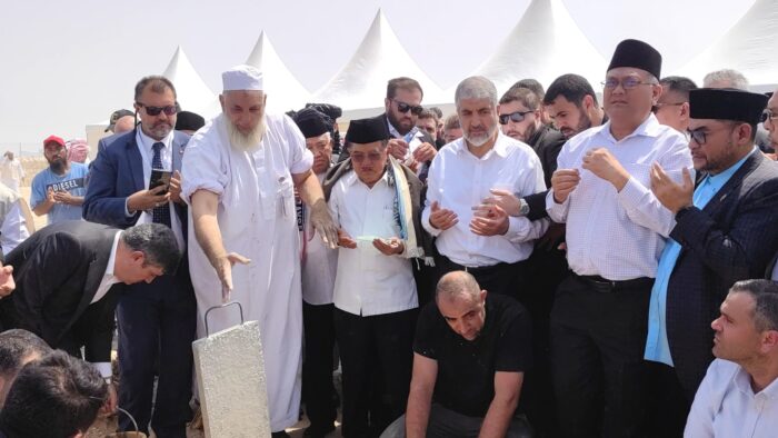 Wakil Presiden RI ke 10 dan 12, Jusuf Kalla atau JK, menghadiri pemakaman pimpinan politik Hamas, Ismail Haniyeh, di Doha, Qatar, Jumat (2/8/2024).(Foto: Dok. MINA)