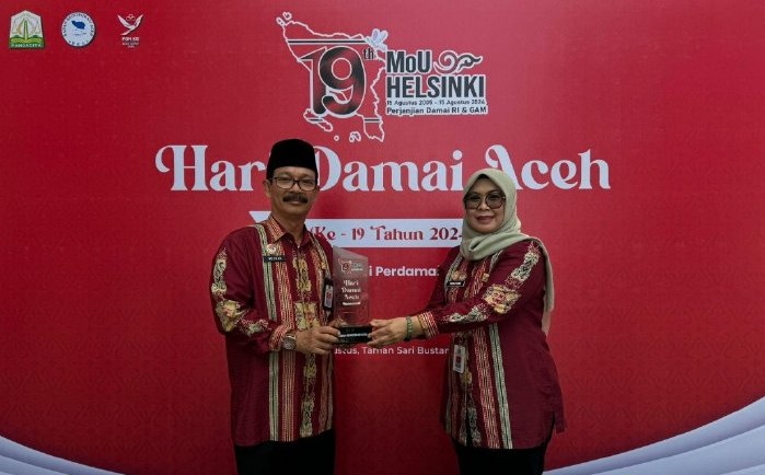 Kakanwil Kemenkumham Aceh, Meurah Budiman saat menghadiri peringatan Hari Damai Aceh ke-19 yang turut didampingi oleh Kadiv Administrasi Sri Yusfini Yusuf. Kamis (15/8/2024) di Taman Bustanussalatin, Banda Aceh