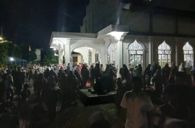 Hilal Belum Terlihat, Warga Gampong Baro Banda Aceh Urung Tarawih di Masjid