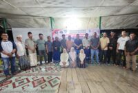 Keuchik dan pengurus koperasi merah putih Gampong Rumoh Panyang foto bersama.
