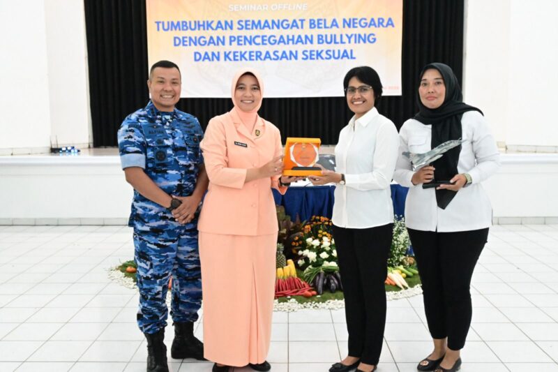 Yasarini Lanud Husein Sastranegara menggelar seminar bertema “Tumbuhkan Semangat Bela Negara dengan Pencegahan Bullying dan Kekerasan Seksual” pada Senin (16/6/2025).(Foto: Pen Lanud Husein Sastranegara)