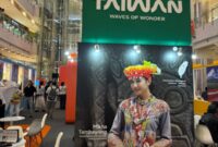 Poster Mikha Tambayong, Duta Pariwisata Taiwan untuk Indonesia tahun ini, turut memeriahkan acara Taiwan Travel Fair di Central Park Mall pada 22-24 Agustus 2025.(Foto:Dok.TETO)