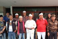 Tokoh Jabar Abah Anton (ketiga dari kanan) menggelar pertemuan dengan sejumlah tokoh masyarakat lintas sektor di kediamannya, Jalan Parakan Asri No. 8, Kota Bandung, pada Minggu (31/8/2025).(Foto: istimewa)