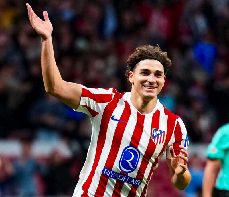 Julian Alvarez tampil gemilang dengan torehan dua gol dan menjadi kunci kemenangan Los Rojiblancos saat menjamu Real Madrid dengan skor 5-2 di Estadio Civitas Metropolitano, pada Sabtu (27/9/2025).(Foto:Dok. x@dchajjmane5)