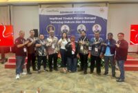 Para mahasiswa Magister Hukum Universitas Surya (Unsurya) berfoto bersama salah satu narasumber, Dr. Andi Muhammad Yasin, S.H., M.Kn., C.L.A. (empat dari kanan), usai mengikuti Seminar Hukum bertema “Implikasi Tindak Pidana Korupsi terhadap Hukum dan Ekonomi” di Jakarta, Sabtu (6/9/2025).(Foto: istimewa)