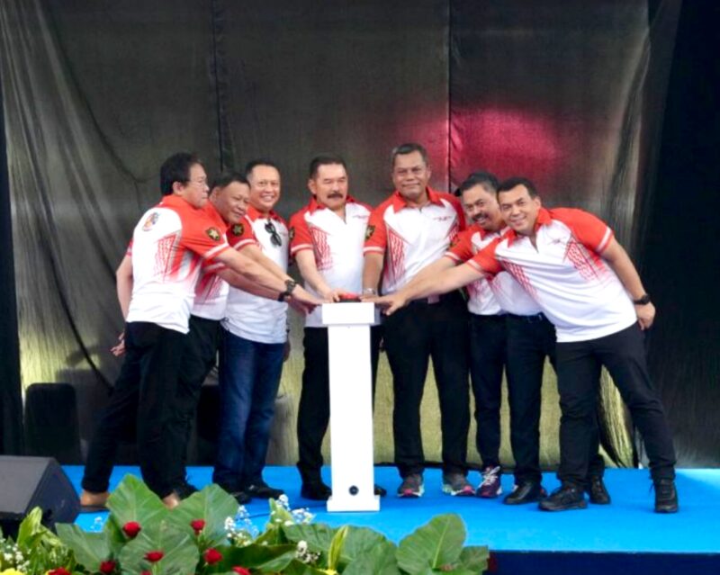 Jaksa Agung RI, ST Burhanuddin (tengah) bersama pejabat Kejagung lainnya secara resmi membuka Kejuaraan Menembak Jaksa Agung Cup 2025 di Lapangan Tembak PB Perbakin, Senayan, Jakarta, Minggu (12/10/2025).(Foto: istimewa)