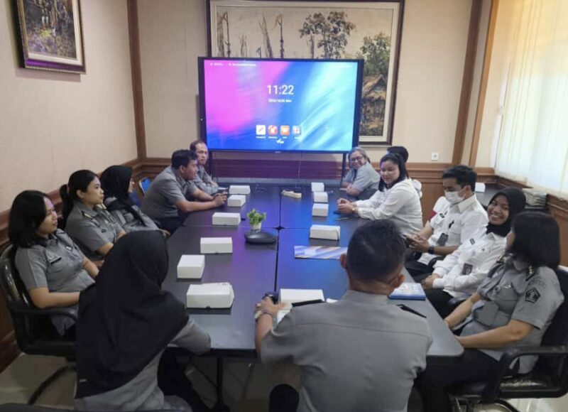 Kanwil Kemenkum.Bali menggelar rapat persiapan pelaksanaan inventarisasi Barang Milik Negara (BMN) bersama sejumlah satuan kerja terkait, Senin (20/10/2025).(Foto: Humas Kemenkum Bali)