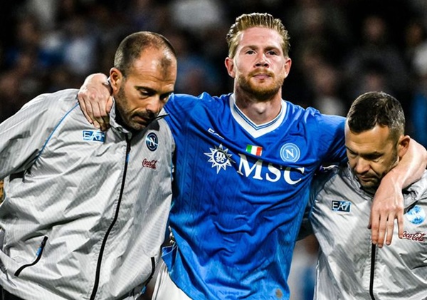 Kevin De Bruyne, Gelandang asal Belgia yang kini membela Napoli mengalami cendera otot paha kanan saat melawan Inter Milan di Serie A, Sabtu (25/10/2025).(Foto:Dok.talkSPORT)