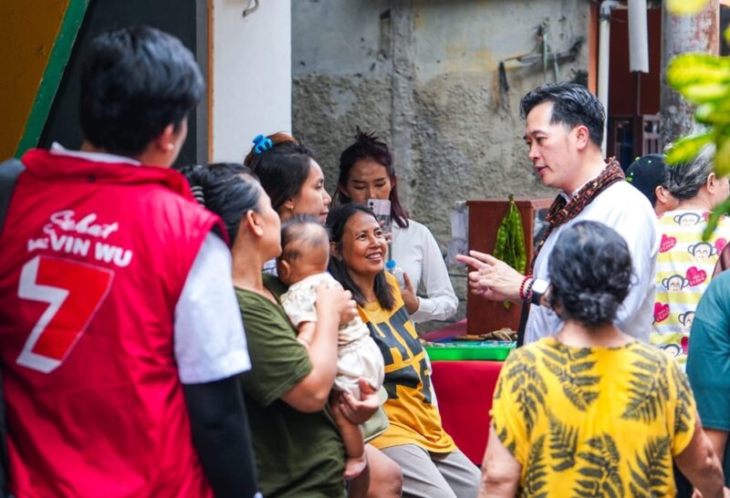 Anggota DPRD Provinsi DKI Jakarta dari Fraksi PSI, Kevin Wu, saat berinteraksi dengan masyarakat. (Foto: Dok. Pribadi)