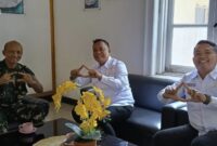 Ketua AMKI Jabar Catur Azi (tengah), Sekretaris Eko Junanto (kanan) bersama Kapendam III/Siliwangi Kolonel Inf Mahmuddin (kiri) saat kunjungan silaturahmi ke Makodam III/Siliwangi, Kota Bandung, Kamis (9/10/2025).(Foto:Dok.AMKI Jabar)