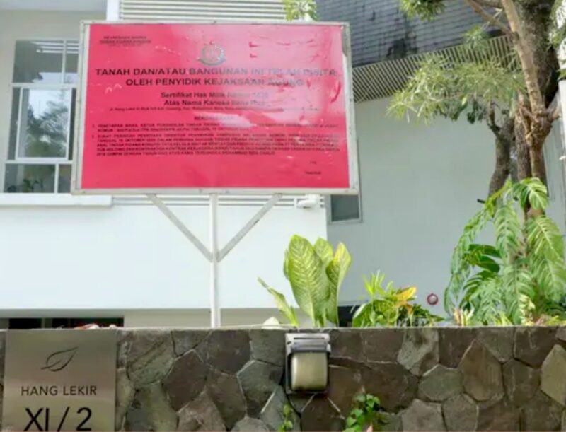 Tim Satgassus P3TPK Kejagung menyita rumah yang terdaftar atas nama Kanesa Ilona Riza, putri dari Mohammad Riza Chalid (MRC) di Jalan Hang Lekir XI Blok H/2, Kelurahan Gunung, Kecamatan Kebayoran Baru, Jakarta Selatan.(Foto: istimewa)
