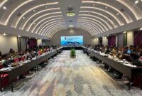 Rakor Peningkatan Konektivitas Internet yang digelar Kemenko Polkam bersama Pemprov Kalbar, Kementerian Komdigi), BAKTI, PLN, dan pelaku industri telekomunikasi di Pontianak, Kamis (13/11/2025).(Foto: Kemenko Polkam)