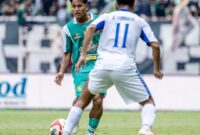 Persebaya menahan imbang tamunya Arema Malang dalam lanjutan Super League di Stadion Gelora Bung Tomo, Surabaya, Sabtu (22/11/2025).(Foto: Dok.Persebaya)