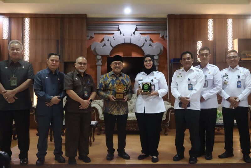 Jajaran Kanwil Kemenkum Bali mengadakan audiensi dengan Pengadilan Tinggi Denpasar, Rabu (3/12/2025).(Foto: Kemenkum Bali)