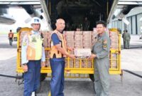 Lanud Husein Sastranegara mendistribusikan
bantuan Kemanusiaan ke Aceh dan Sumatera via Pesawat TNI AU.(Foto: Dok.Lanud Husein Sastranegara)