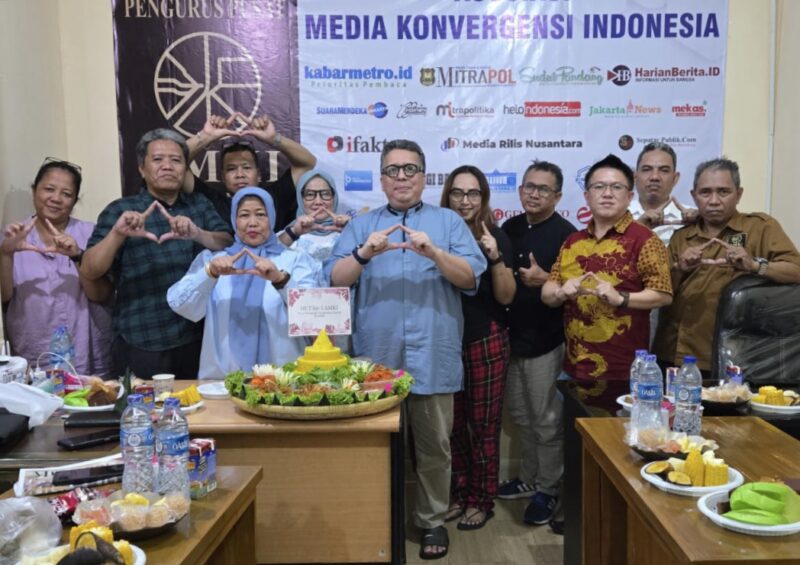 Pengurus AMKI Pusat menggelar acara syukuran HUT ke-1 AMKI di kantor Sekretariat Plaza Kaha, Jakarta Selatan, Jumat (26/12/2025).(Foto: istimewa)