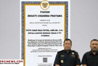 Kanim Kelas II TPI Atambua meraih Piagam Penghargaan Bhakti Chandra Pratama dari Ditjen Bea dan Cukai Kantor Wilayah Bali Nusra.(Foto: istimewa)
