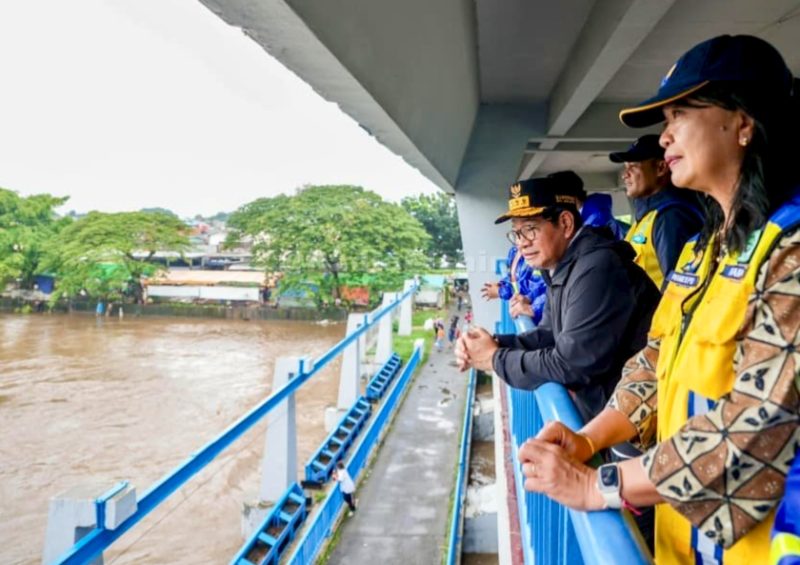 Gubernur DKI Jakarta Pramono Anung bersama Wamen PU Diana Kusumastuti meninjau Cengkareng Drain, Jakarta Barat, Jumat (23/1/2026).(Foto: istimewa)