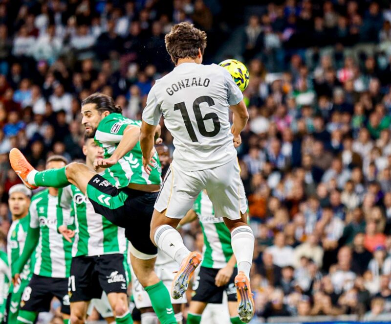 Gonzalo Garcia tampil gemilang dengan mencetak tiga gol membawa kemenangan Real Madrid 5-1 atas tamunya Real Betis pada lanjutan Liga Spanyol di Stadion Santiago Bernabeu, Minggu (4/1/2026),(Foto: X @realmadrid)