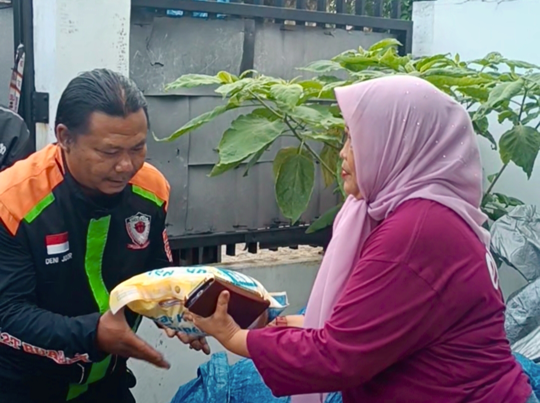 Isra Mi’raj Jadi Momentum Media Sudut Pandang Berbagi Jumat Berkah untuk Komunitas Ojol
