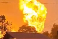 Pipa gas milik PT Trans Gas Indonesia (TGI) di Dusun Nibul, Desa Batu Ampar, Kecamatan Kemuning, Kabupaten Indragiri Hilir, Riau, meledak, pada Jumat (2/1/2026) sore.(Foto: Dok.X@weather)